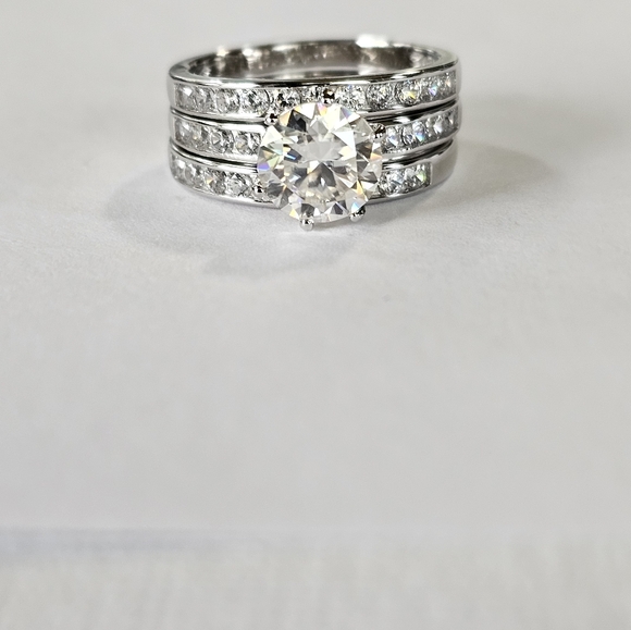 Genuine Certified 2 Carat Moissanite Rings Wedding Set. 18k/925Size 7 - Picture 2 of 12